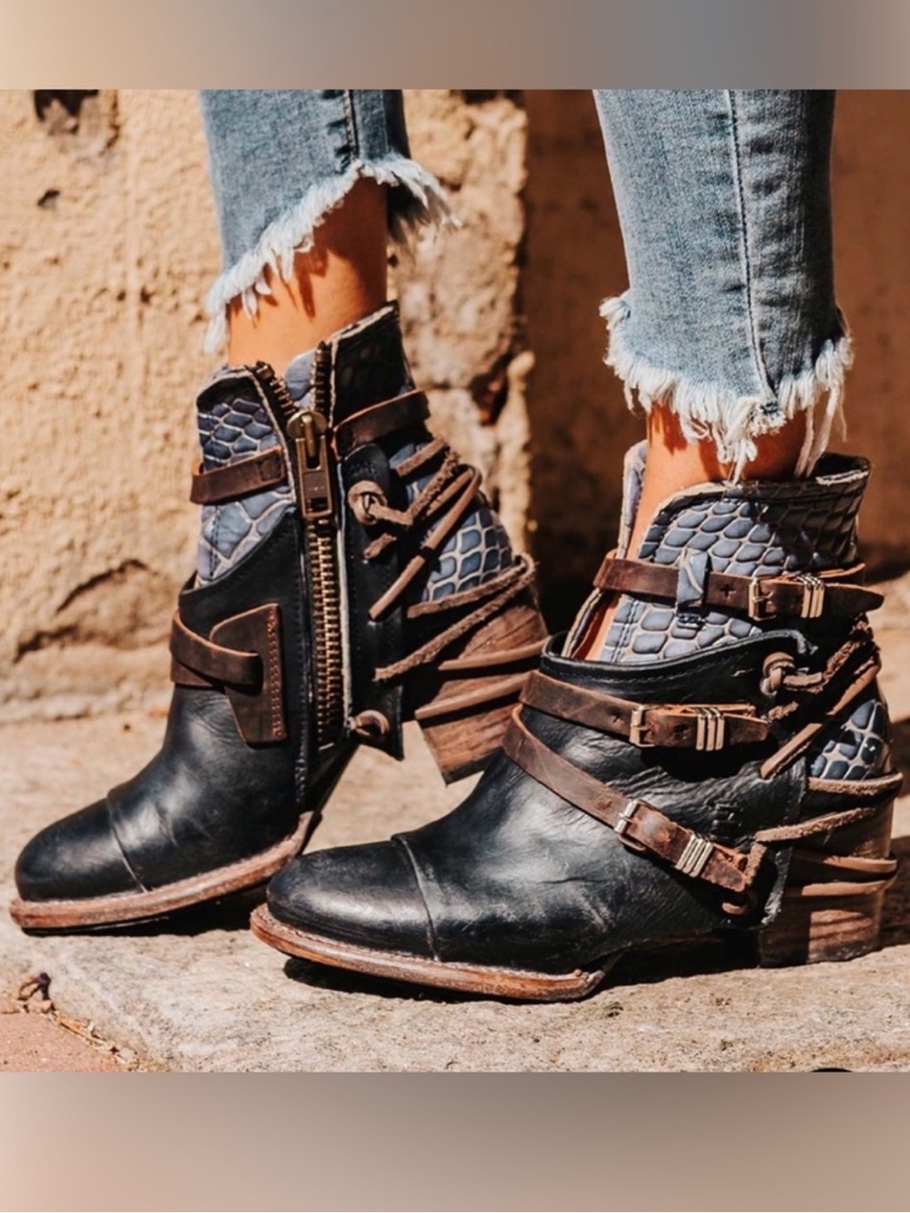 ❤️ Freebird Crue Black x Purple Distressed Ankle Booties Size 9